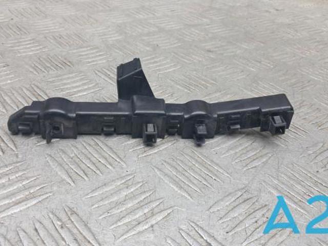 Кронштейн бампера переднього, зовнішній лівий 62223DF30A NISSAN
