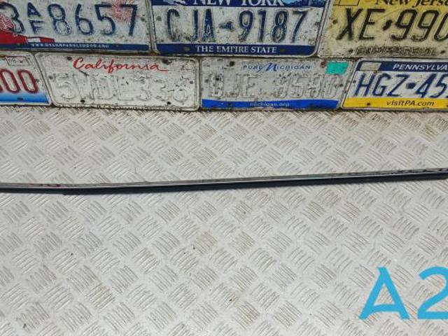 Молдинг опускного скла нижній, двері задньої, правої 62280AN001 SUBARU