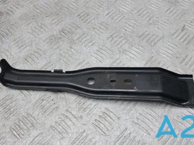 Кронштейн бампера переднього, центральний 622905NA0A NISSAN