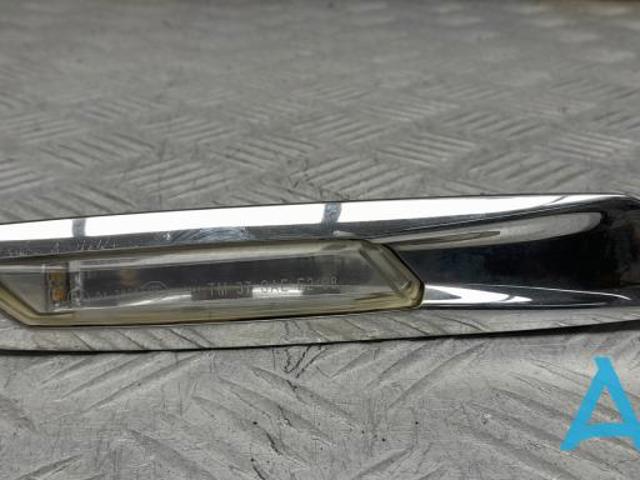Повторювач повороту на крилі, лівий 63137154167 BMW