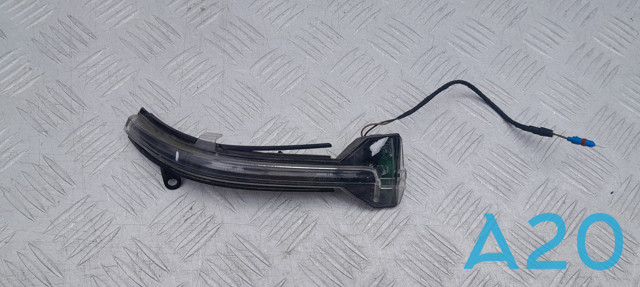 Покажчик повороту дзеркала, правий 63137308536 BMW