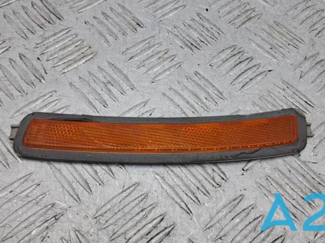 Катафот (відбивач) переднього бампера, правий 63147349128 BMW