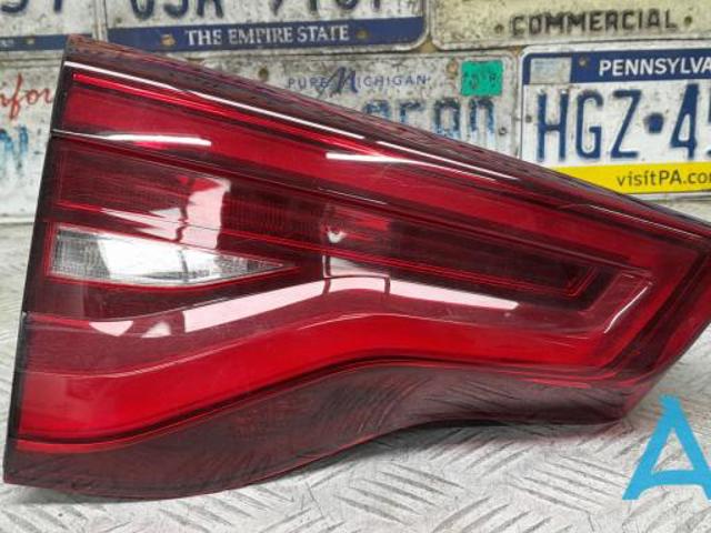 Задня ліва внутрішня фара 63217408745 BMW