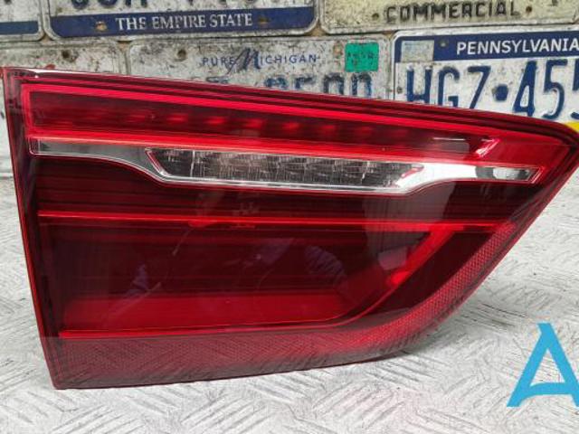 Задня ліва внутрішня фара 63217438827 BMW