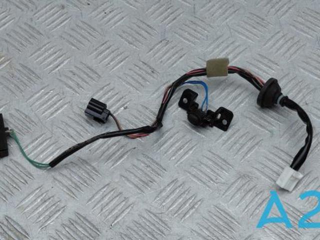 Кнопка приводу замка задніх 3/5 дверей (ляди) 63270AN010 SUBARU