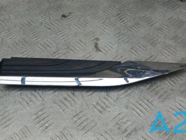 Молдинг переднього правого крила 638245NA0A NISSAN
