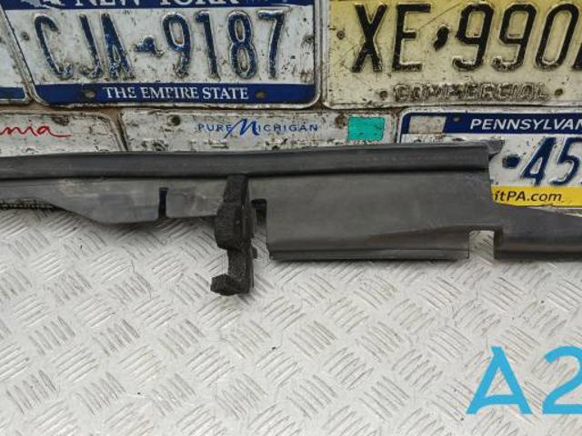 Ущільнювач арки крила 638295NA0A NISSAN