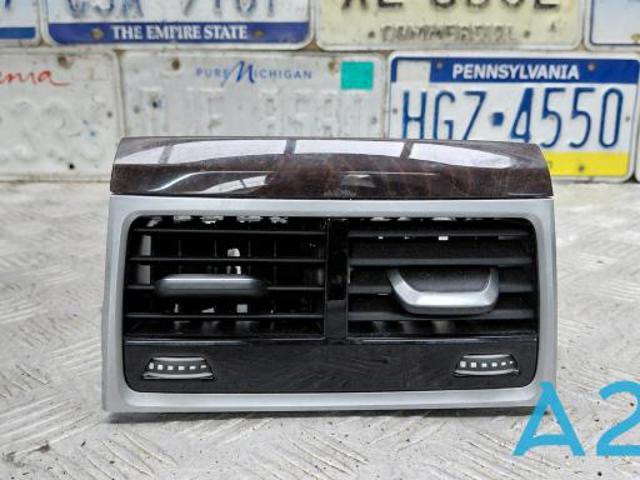 Решітка вентиляції салону в підлокітнику, задня 64229301745 BMW