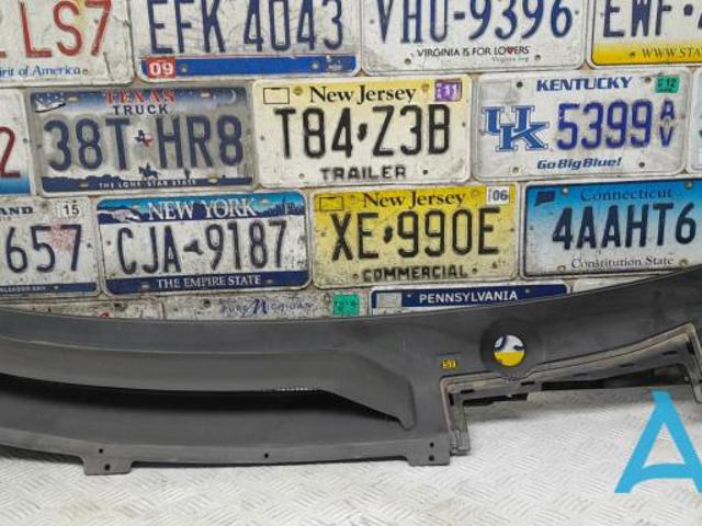 Водостік лобового скла, жабо 668626RF0A NISSAN