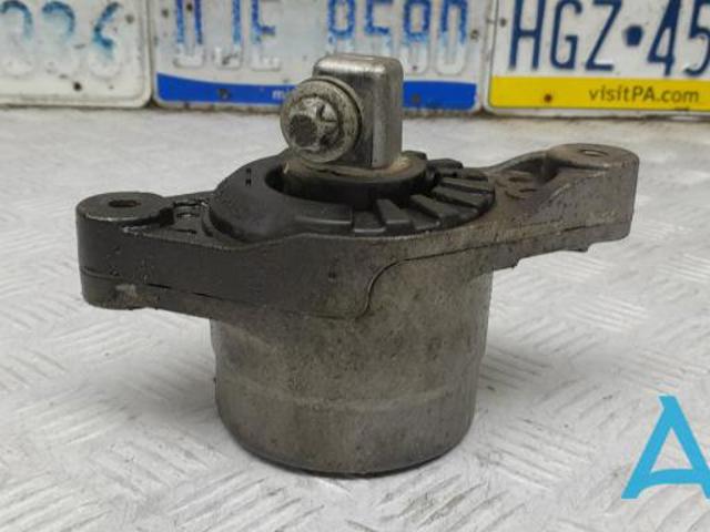 Подушка (опора) двигуна, ліва 670004870 MASERATI