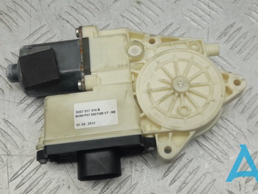 Мотор склопідйомника дверей передніх, правих 67627207008 BMW