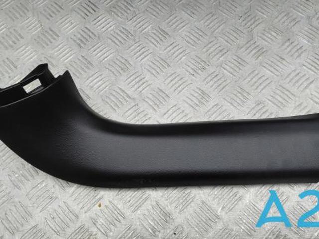Оббивка дверей задка кузова 6793748060C0 TOYOTA