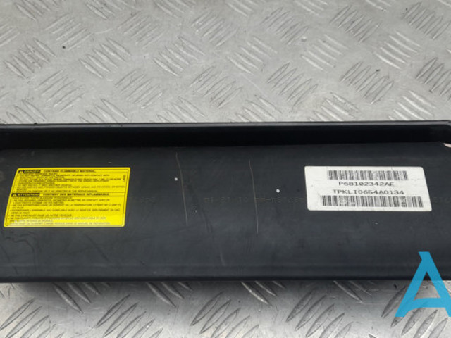Подушка безпеки (AIRBAG) пасажирська, захисту колін 68102342AB CHRYSLER