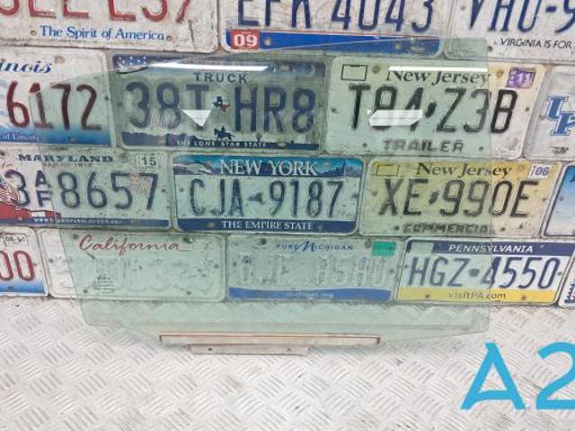 Скло заднє праве 6810306300 TOYOTA