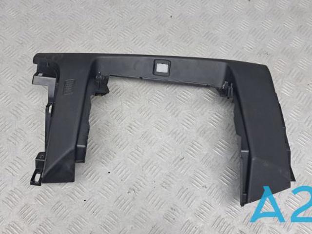 Молдинг (накладка) приладової панелі "торпедо", центральний 681046RR0A NISSAN