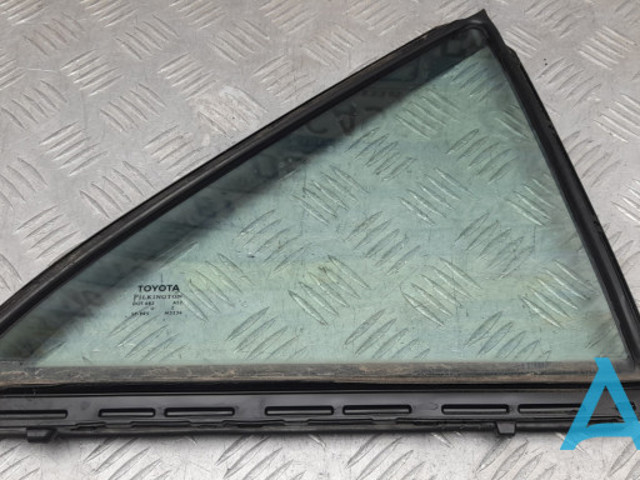 Скло кутове дверей задніх 6812306130 TOYOTA