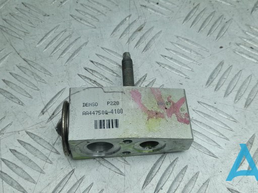 Клапан TRV, кондиціонера 68153947AA CHRYSLER