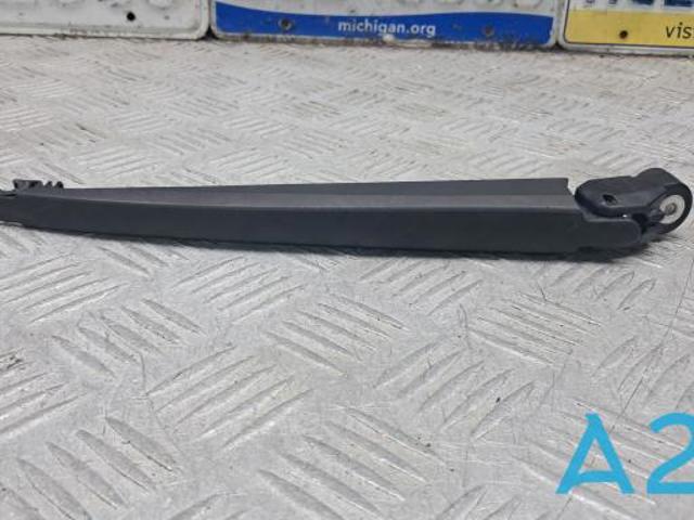 Важіль-поводок двірника заднього скла 68197110AA CHRYSLER