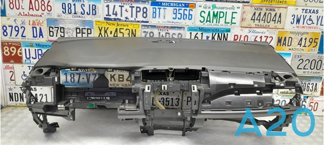 Приладова панель 682005SA0B NISSAN