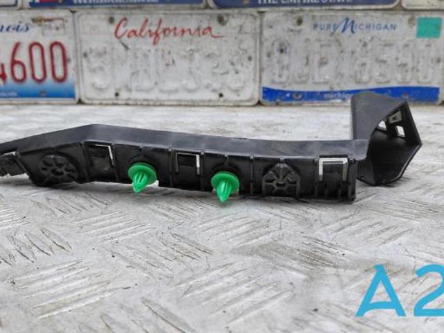 Кронштейн бампера заднього, зовнішній правий 68244462AB CHRYSLER