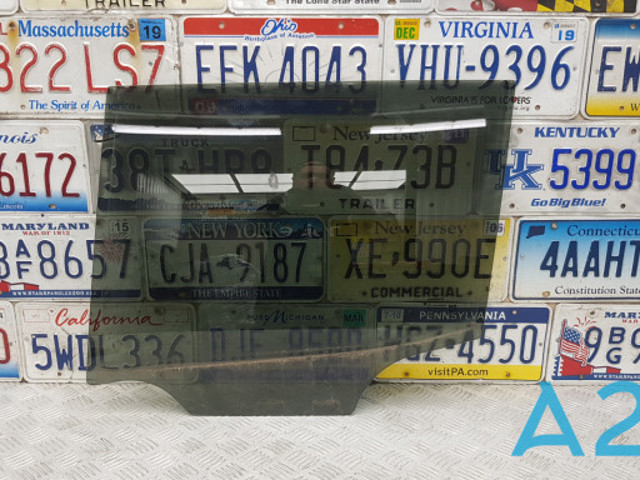 Скло задньої двері лівої 68256359AA CHRYSLER