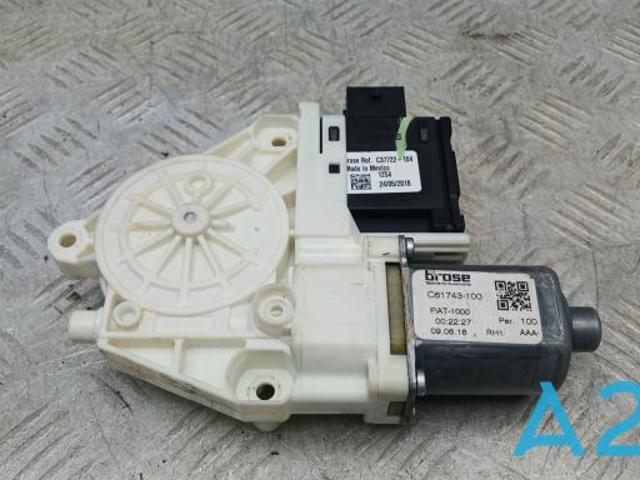 Двигун склопідіймача двері передньої, правої 68302550AA CHRYSLER