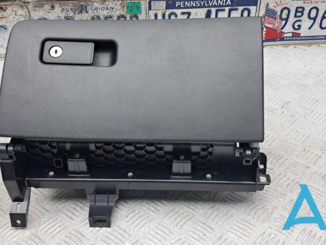 Бардачок 685005DC0A NISSAN