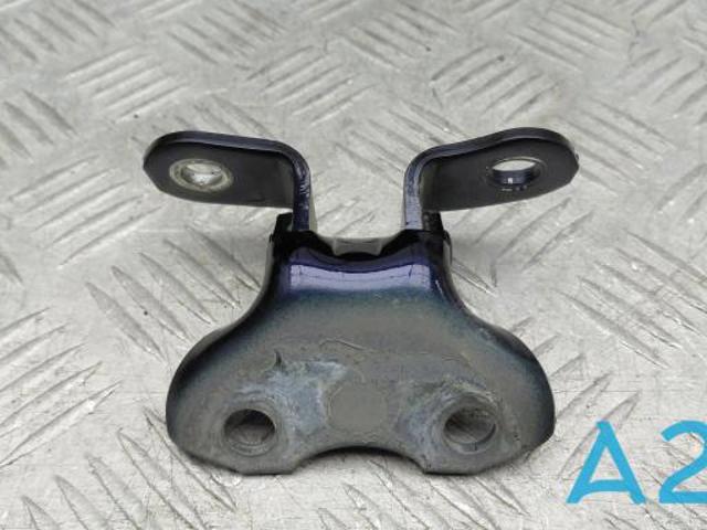 Навішування двері водія (петлі) 6874012120 TOYOTA
