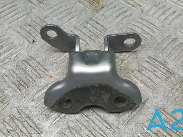 Завіса дверей задніх правих 6875020122 TOYOTA