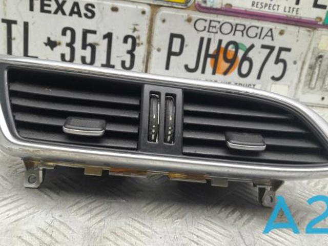 Вентиляція передка 687505DF0A NISSAN