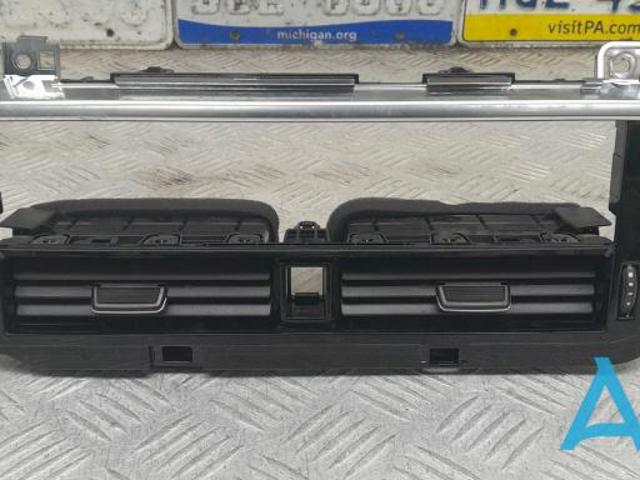 Решітка повітропровода 687506RR2A NISSAN