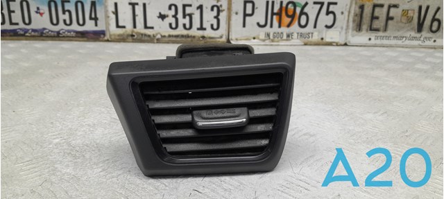 Решітка повітроводу ліва 687615SA0B NISSAN