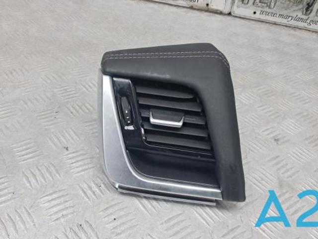 Решітка повітроводу ліва 687616RR2A NISSAN
