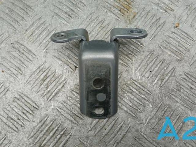 Завіса дверей задніх лівих 6878052031 TOYOTA
