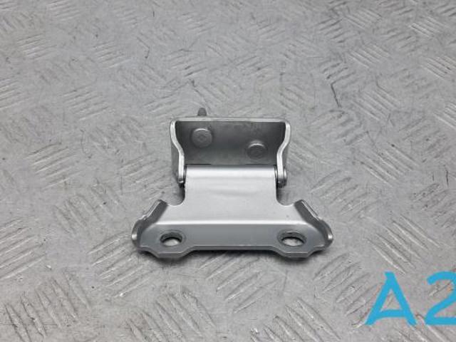 Петля багажника 6881048220 TOYOTA
