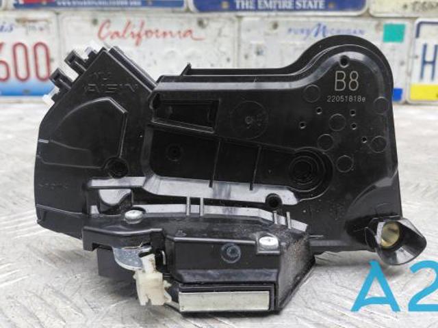 Замок дверей водія 6904002440 TOYOTA