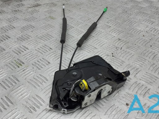 Замок водійських дверей 6904047110 TOYOTA