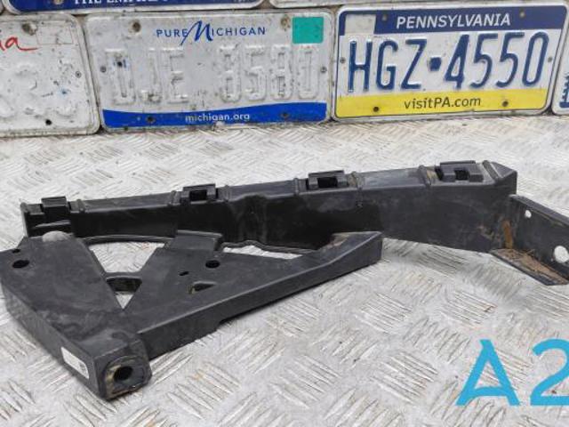 Праве кріплення переднього бампера 71140TXMA00 HONDA