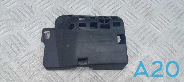 Кронштейн абсорбера заднього бампера, правий 71571TVAA00 HONDA