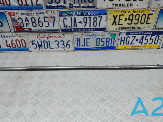 Молдинг опускного скла нижній, двері передньої, правої 72410TX4A01 HONDA