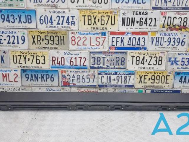 Накладка зовнішня (молдинг) порога, правий 7250A136 MITSUBISHI