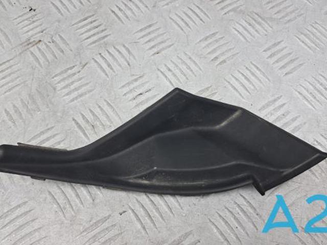 Заглушка жабо збоку 7405A538 MITSUBISHI