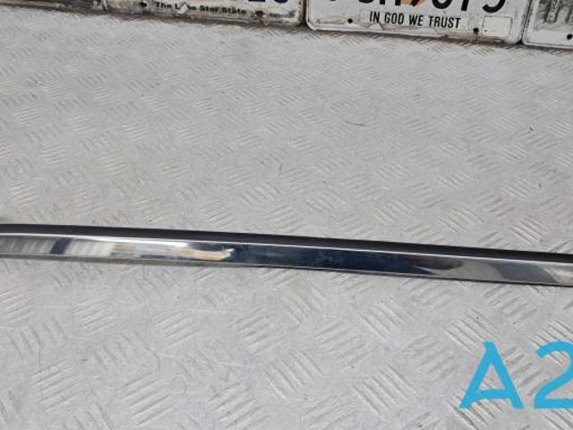 Молдинг заднього правого крила 768A46RA0A NISSAN
