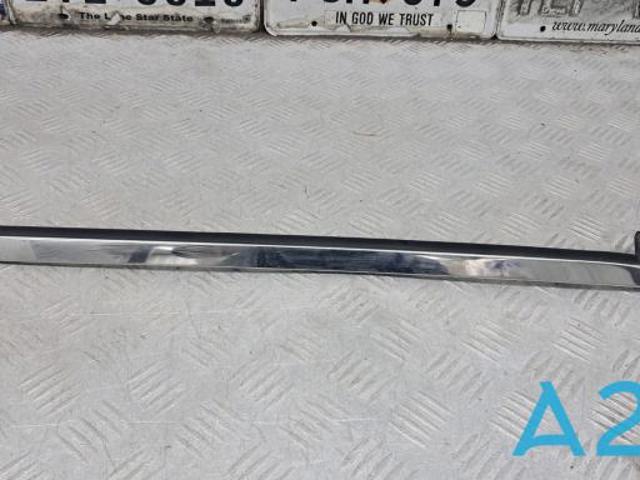 Накладка заднього лівого крила 768A56RA0A NISSAN