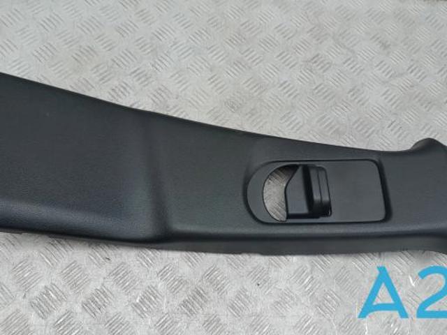 Обшивка стійки кузова внутрішня, середня права 769135DA1B NISSAN