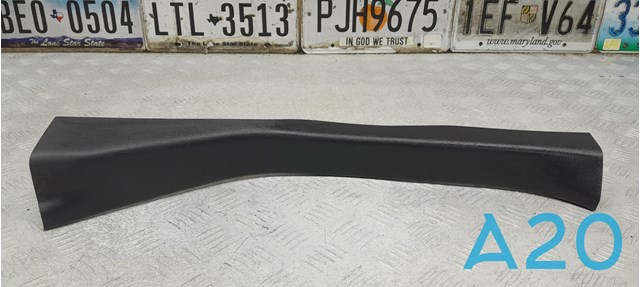 Накладка дверного порогу внутрішня, задня права 769B63NF0B NISSAN