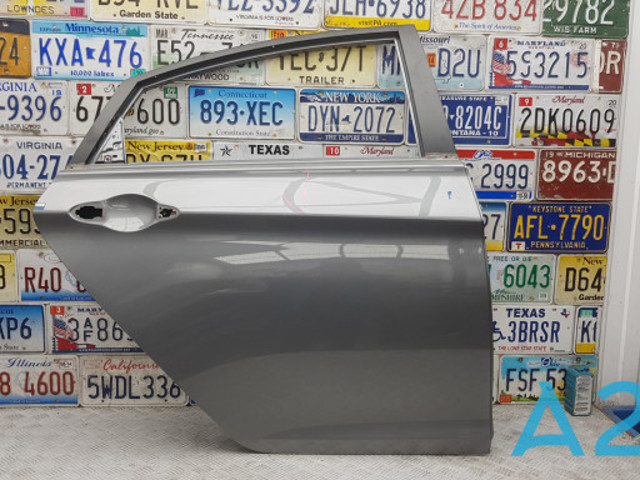 Двері пасажирські задні праві 770043Q000 HYUNDAI