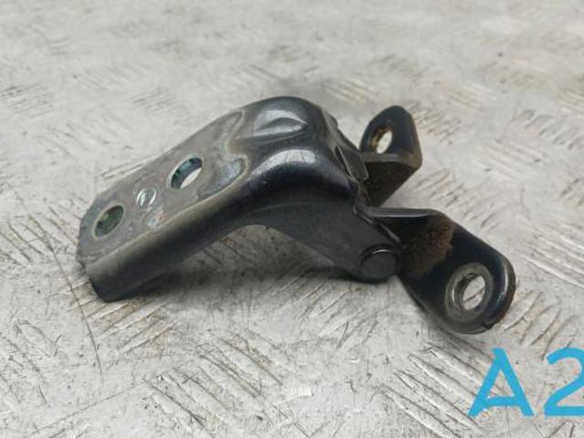 Шарнір передніх лівих дверей 793102B010 HYUNDAI