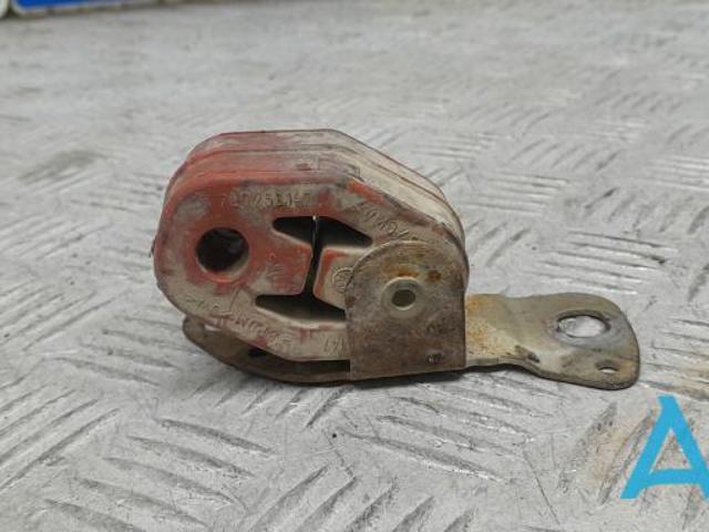 Кронштейн кріплення глушника 7L0253144C VAG