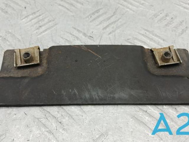 Кронштейн кріплення захисту двигуна 7L0825199 VAG